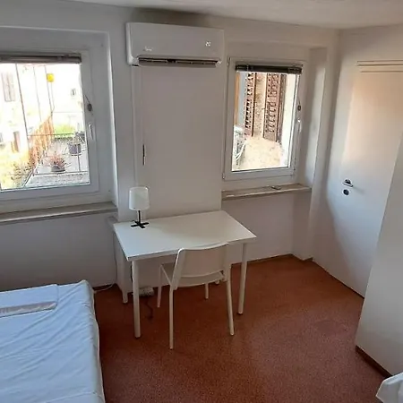 Hotel Santoria Casa *